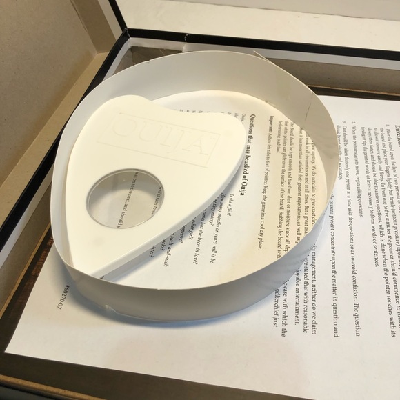 Ouija Board Game by TCG English and French With Planchette And Instructions - Picture 13 of 13